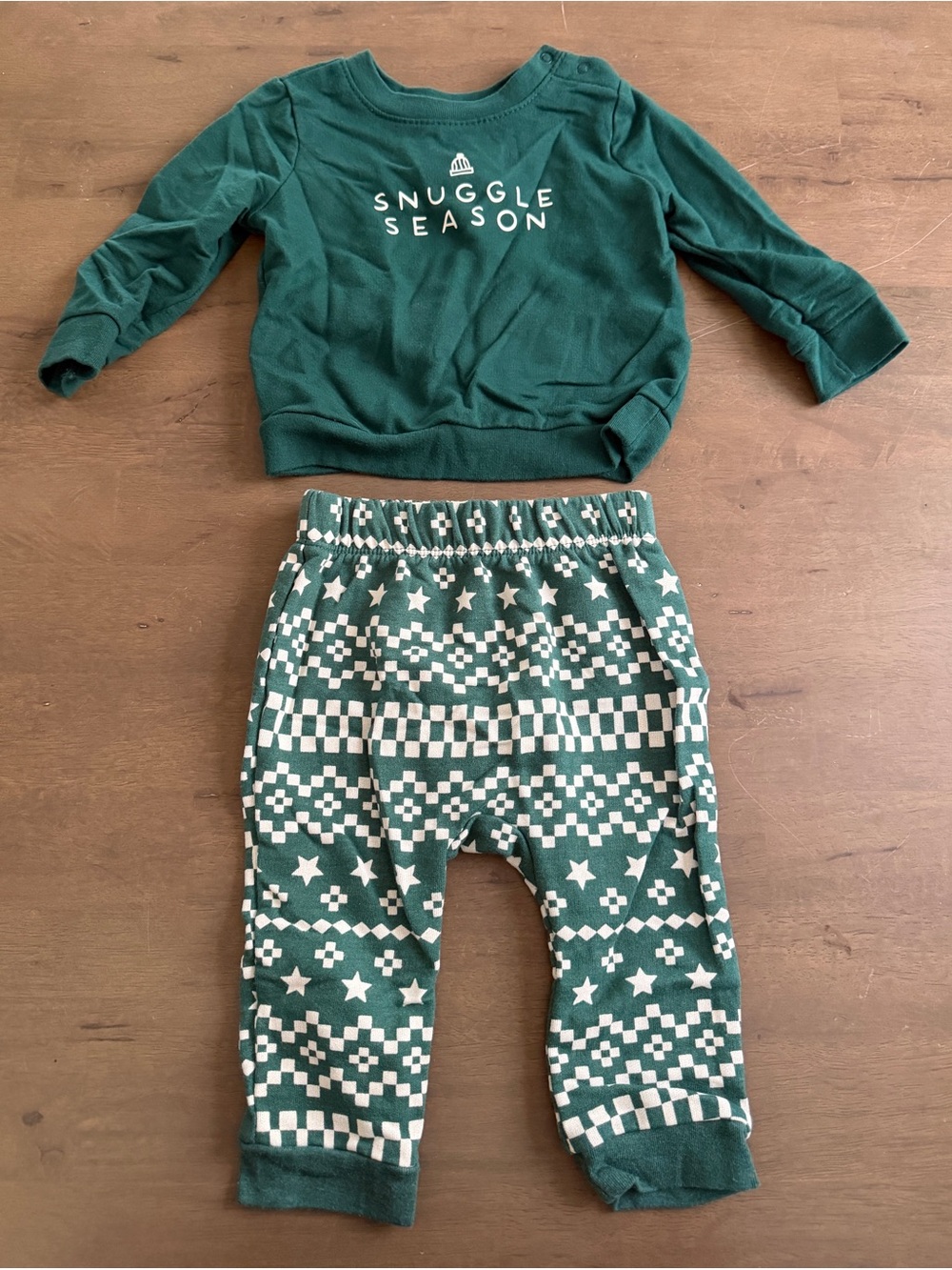 2pc Cat & Jack Green 'Snuggle Season' Top with Patterned Green Joggers
